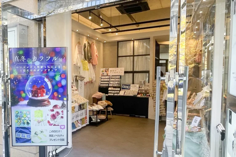 TVモニターで御堂筋に向けて告知